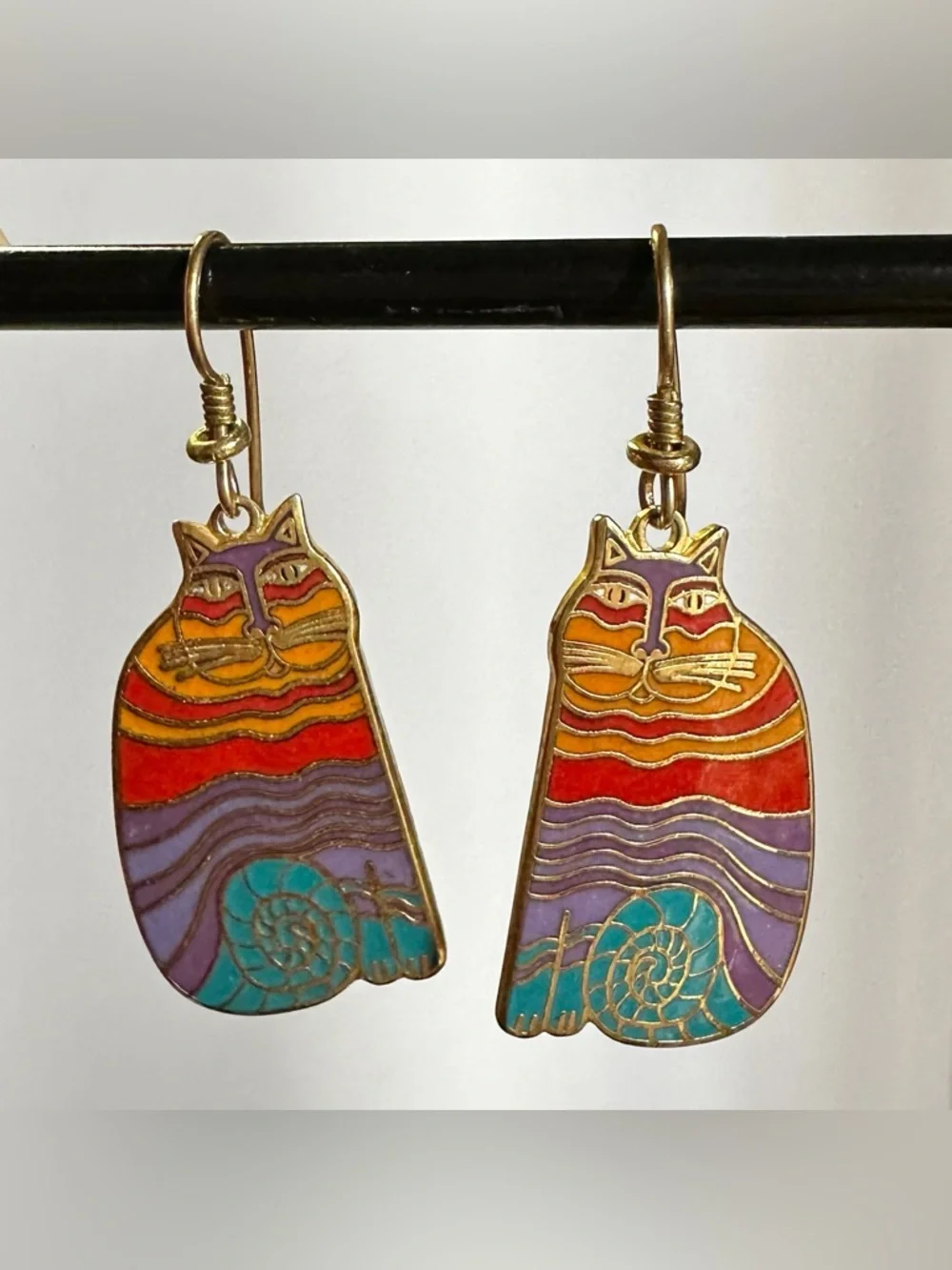 1980s Laurel Burch Rainbow Cats cloisonné enamel and gold-plated brass Earrings - Picture 4 of 7